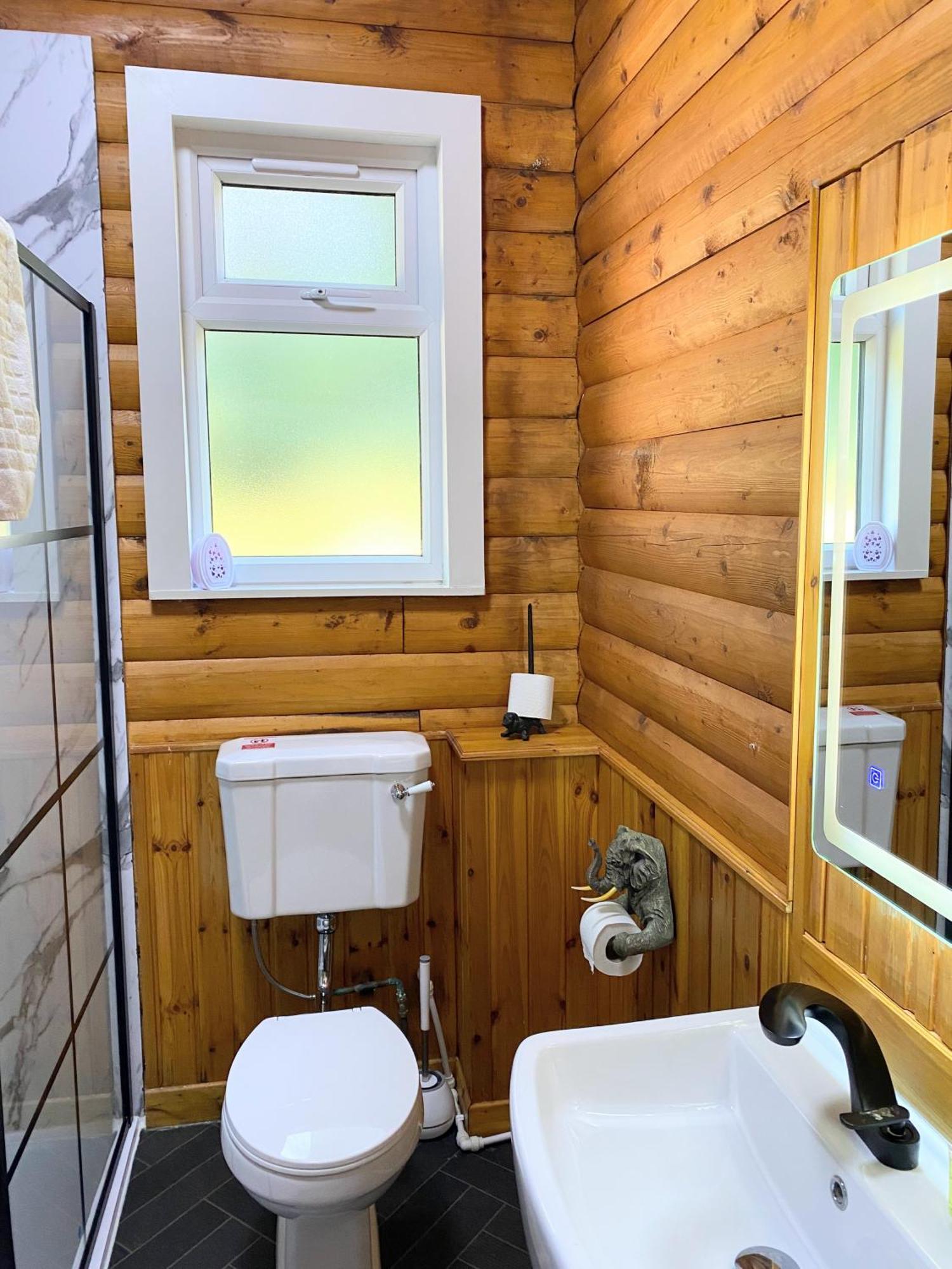 Villa Kaoglen Squirrel Drey-Hot Tub-Pet Friendly-Perth Balnald Exterior foto